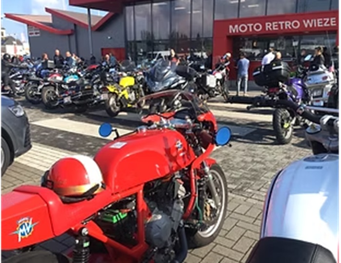 Moto Retro Wieze (hal A & B)